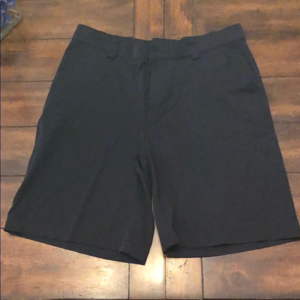 Men’s UA golf shorts size 34 waist